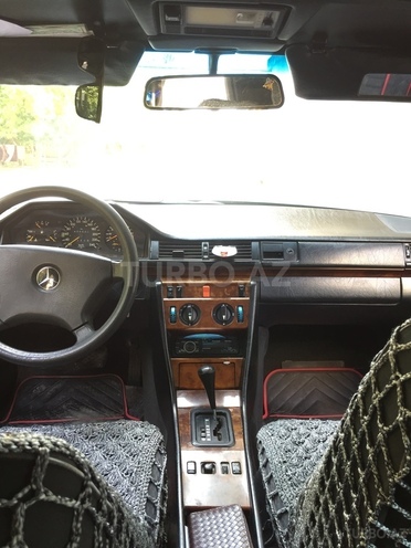 Mercedes E 220 1993, 407,000 km - 2.0 l - Mingəçevir