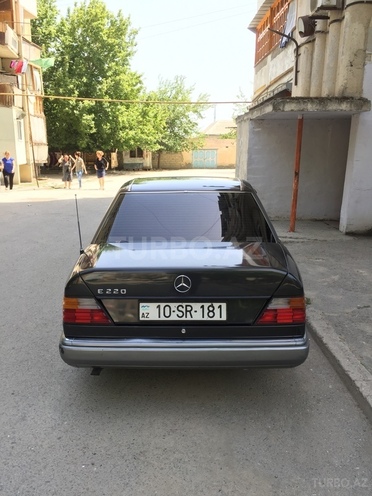 Mercedes E 220 1993, 407,000 km - 2.0 l - Mingəçevir