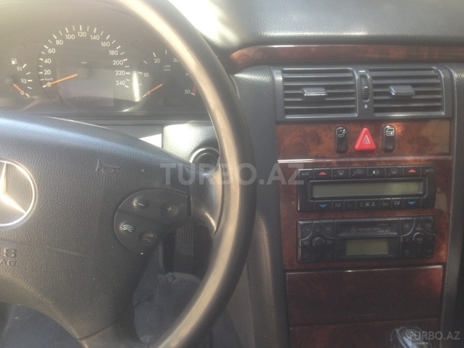 Mercedes E 220 2000, 270,000 km - 2.2 l - Bakı