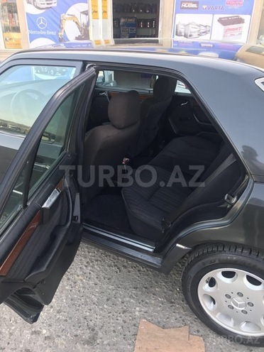 Mercedes E 300 1990, 286,000 km - 3.0 л - Bakı