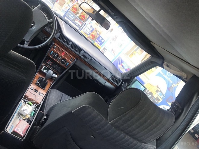 Mercedes E 300 1990, 286,000 km - 3.0 л - Bakı
