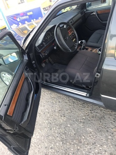 Mercedes E 300 1990, 286,000 km - 3.0 л - Bakı