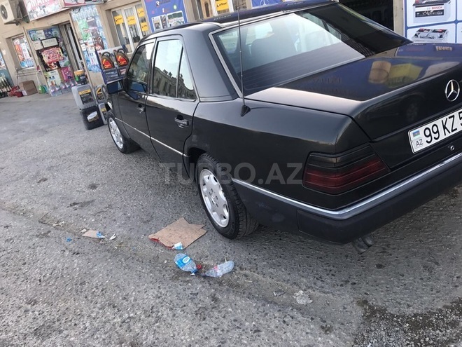 Mercedes E 300 1990, 286,000 km - 3.0 л - Bakı