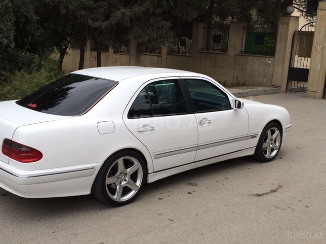 Mercedes E 240 1999, 199,000 km - 2.4 l - Bakı