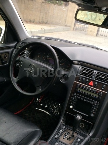 Mercedes E 240 1999, 199,000 km - 2.4 l - Bakı