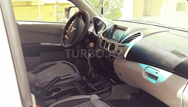 Mitsubishi L200 2014, 90,000 km - 2.5 л - Bakı