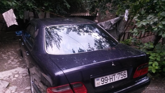 Mercedes E 240 1999, 228,000 km - 2.4 l - Şəki