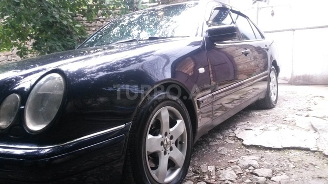 Mercedes E 240 1999, 228,000 km - 2.4 l - Şəki