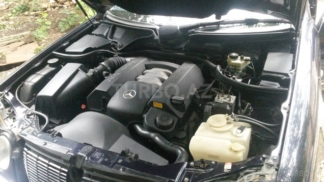 Mercedes E 240 1999, 228,000 km - 2.4 l - Şəki