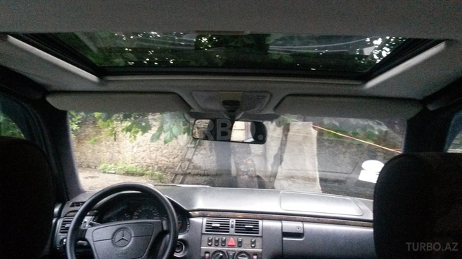 Mercedes E 240 1999, 228,000 km - 2.4 l - Şəki