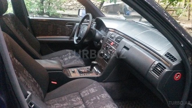 Mercedes E 240 1999, 228,000 km - 2.4 l - Şəki