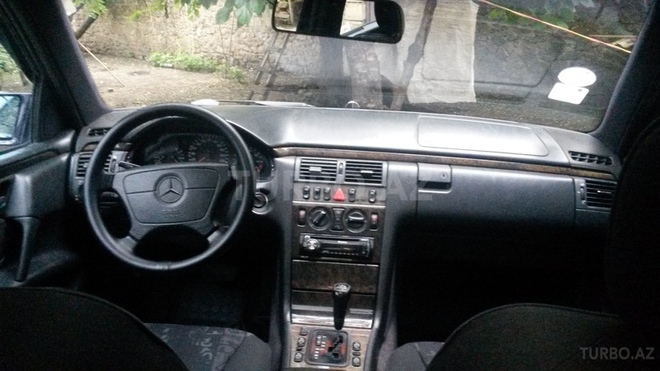 Mercedes E 240 1999, 228,000 km - 2.4 l - Şəki