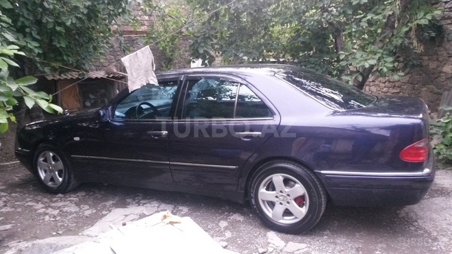 Mercedes E 240 1999, 228,000 km - 2.4 l - Şəki