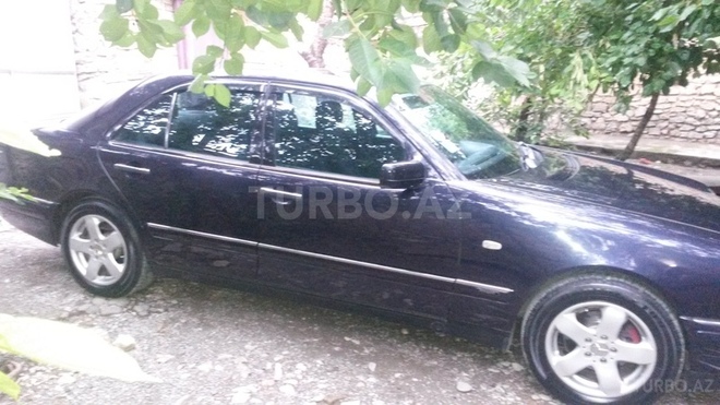 Mercedes E 240 1999, 228,000 km - 2.4 l - Şəki