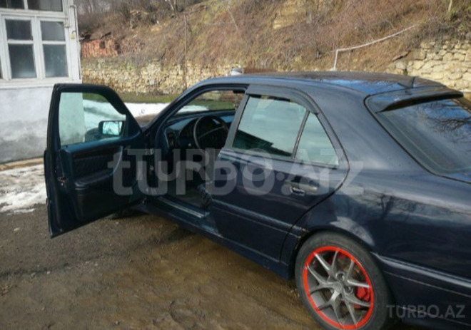 Mercedes C 230 1997, 319,000 km - 2.3 l - Lerik