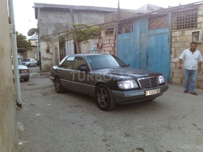 Mercedes E 220 1994, 256,000 km - 2.2 l - Bakı
