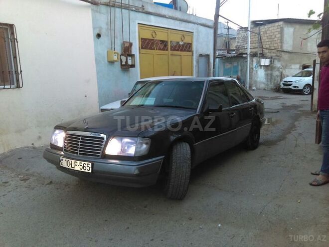 Mercedes E 220 1994, 256,000 km - 2.2 l - Bakı