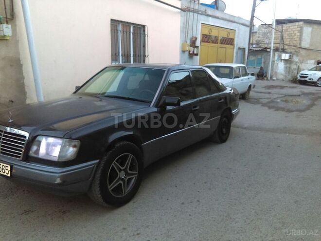 Mercedes E 220 1994, 256,000 km - 2.2 l - Bakı