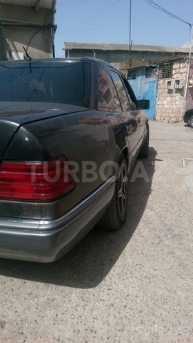 Mercedes E 220 1994, 256,000 km - 2.2 l - Bakı