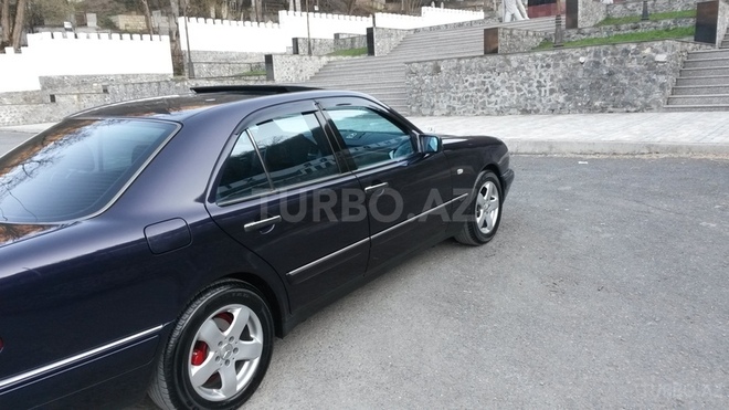 Mercedes E 240 1999, 238,000 km - 2.4 л - Şəki