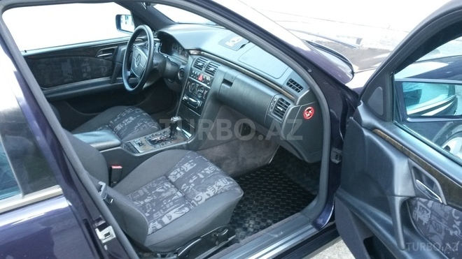 Mercedes E 240 1999, 238,000 km - 2.4 л - Şəki