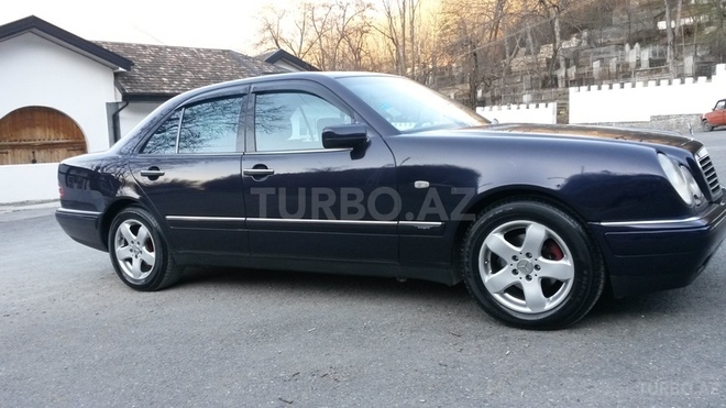 Mercedes E 240 1999, 238,000 km - 2.4 л - Şəki