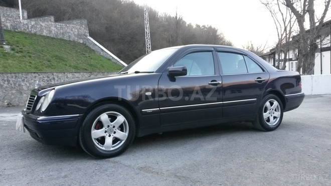 Mercedes E 240 1999, 238,000 km - 2.4 л - Şəki