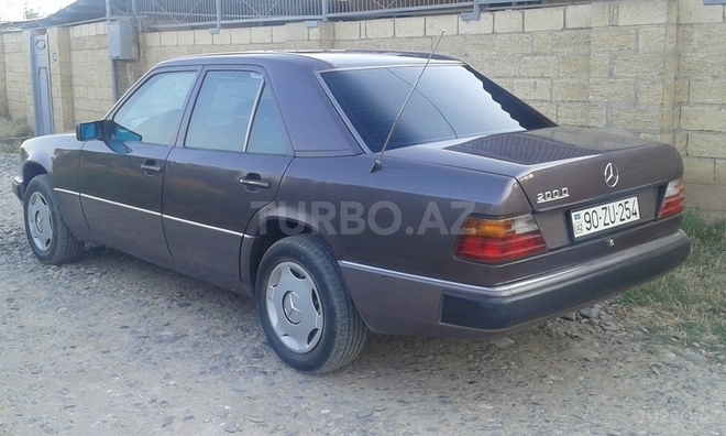 Mercedes E 200 1993, 270,000 km - 2.0 l - Sabirabad