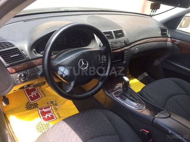 Mercedes E 220 2005, 304,000 km - 2.2 l - Bakı
