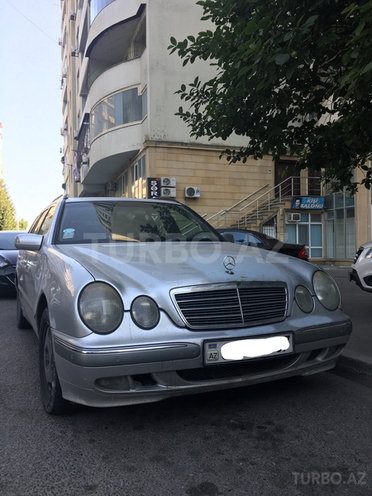 Mercedes E 270 2001, 292,000 km - 2.7 l - Bakı