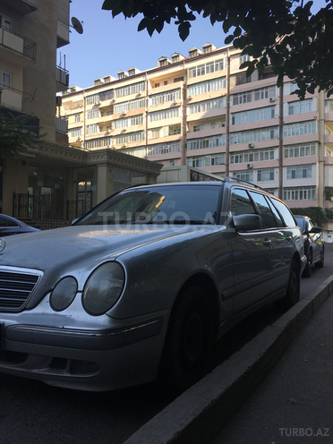 Mercedes E 270 2001, 292,000 km - 2.7 l - Bakı