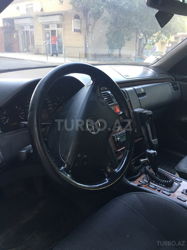 Mercedes E 270 2001, 292,000 km - 2.7 l - Bakı