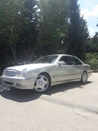 Mercedes E 240 2001, 263,000 km - 2.4 l - Bakı