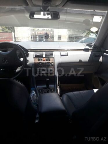 Mercedes E 240 2001, 263,000 km - 2.4 l - Bakı