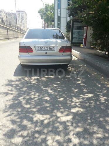 Mercedes E 240 2001, 263,000 km - 2.4 l - Bakı