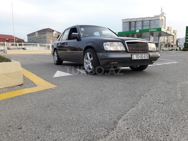 Mercedes E 220 1994, 276,350 km - 2.2 l - Bakı