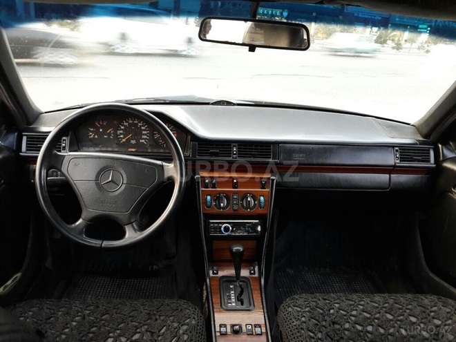 Mercedes E 220 1994, 276,350 km - 2.2 l - Bakı