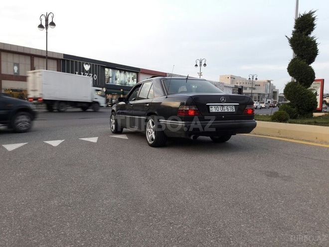 Mercedes E 220 1994, 276,350 km - 2.2 l - Bakı
