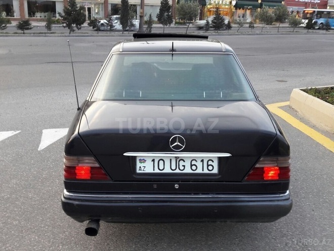 Mercedes E 220 1994, 276,350 km - 2.2 l - Bakı