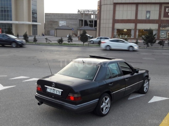 Mercedes E 220 1994, 276,350 km - 2.2 l - Bakı
