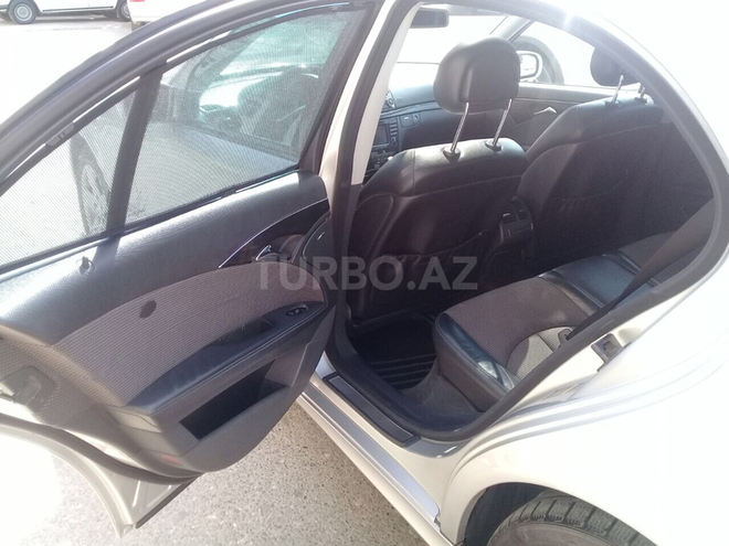Mercedes E 320 2004, 303,000 km - 3.2 l - Sumqayıt