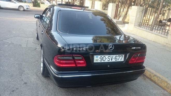 Mercedes E 320 2001, 285,000 km - 3.2 l - Bakı