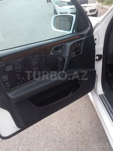 Mercedes E 240 1999, 220,000 km - 2.4 l - Xırdalan