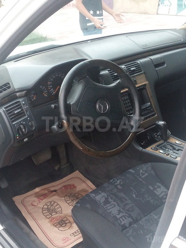 Mercedes E 240 1999, 220,000 km - 2.4 l - Xırdalan