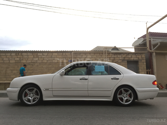 Mercedes E 240 1999, 225,000 km - 2.4 l - Bakı