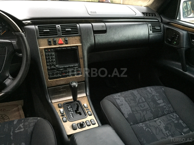 Mercedes E 240 1999, 225,000 km - 2.4 l - Bakı