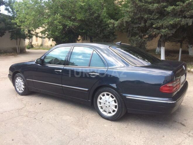 Mercedes E 220 2001, 215,000 km - 2.2 l - Bakı