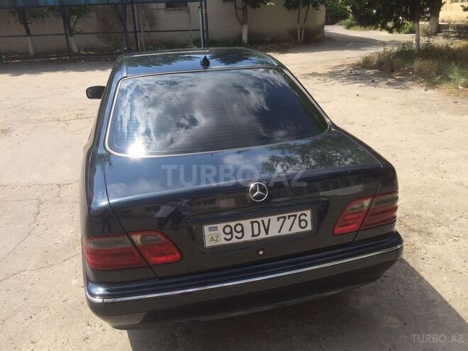 Mercedes E 220 2001, 215,000 km - 2.2 l - Bakı