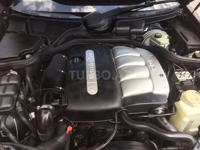 Mercedes E 220 2001, 215,000 km - 2.2 l - Bakı