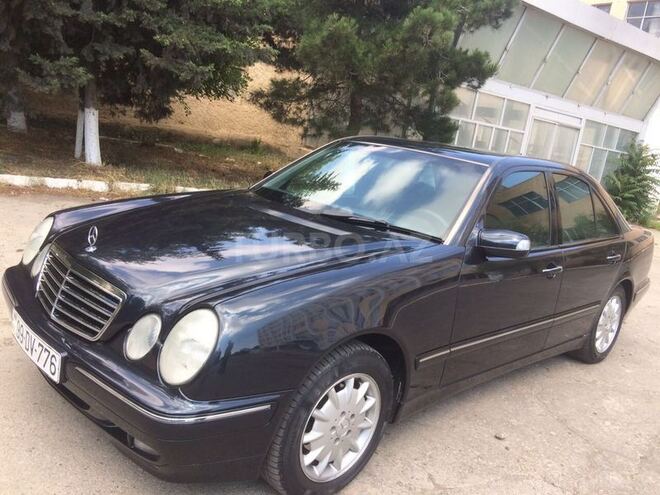 Mercedes E 220 2001, 215,000 km - 2.2 l - Bakı